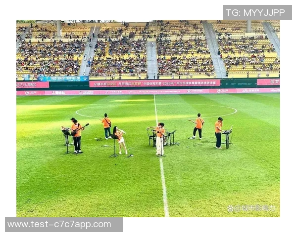 广州竞赛足球主持的魅力与挑战探讨及其对赛事氛围的影响分析